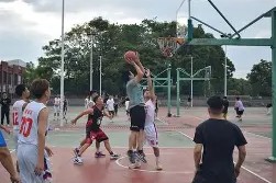 今年会app-全队出击!集体奋力拼抢,争夺胜利的关键是什么