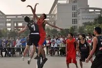 今年会官网-挥洒汗水！场上拼搏，为了实现球队的最终目标！(为了在球场上有良好的表现,球员必须要有健康的身体)